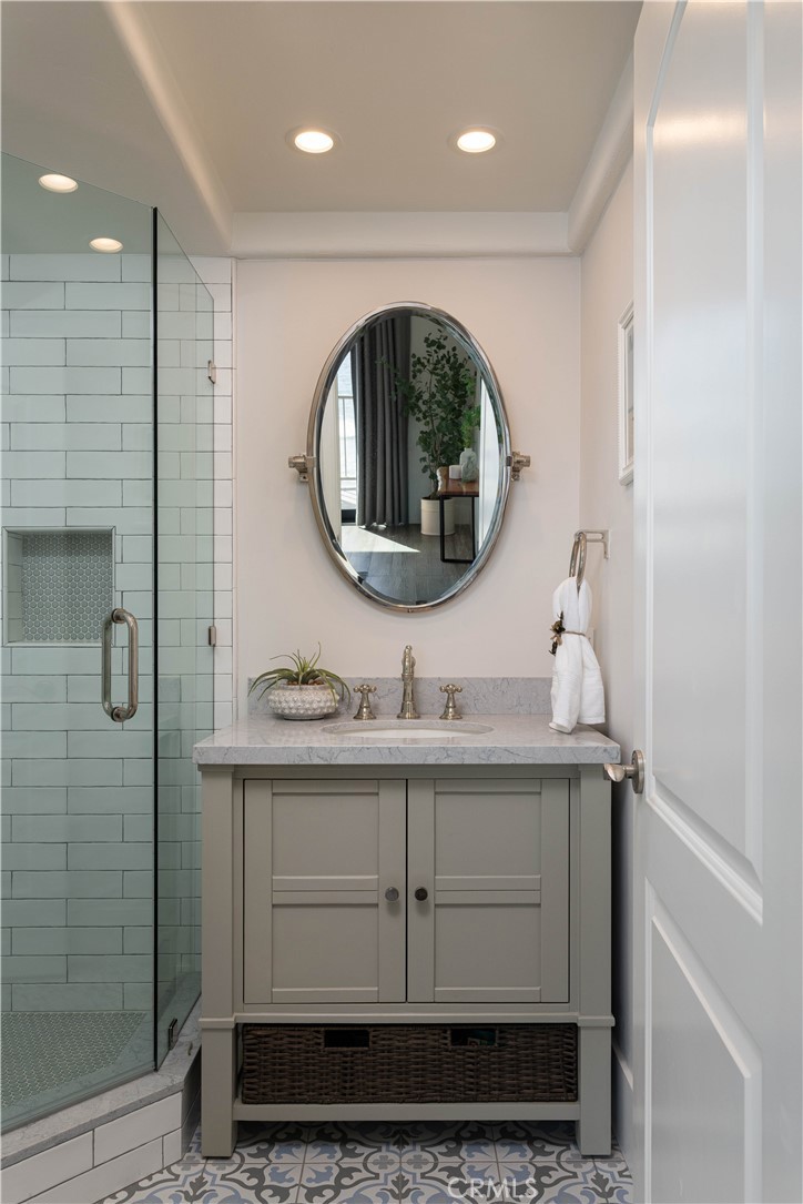 423 Avenida Granada 2