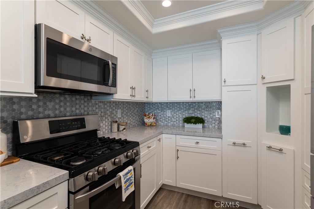 423 Avenida Granada 2