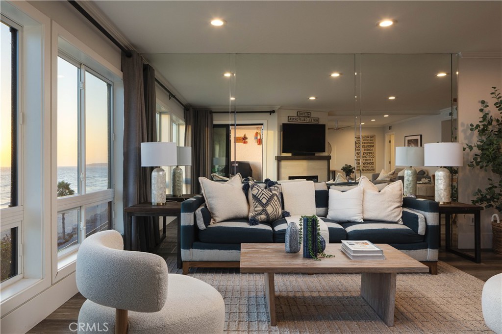 423 Avenida Granada 2