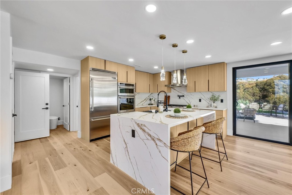 2241 Avenida Salvador