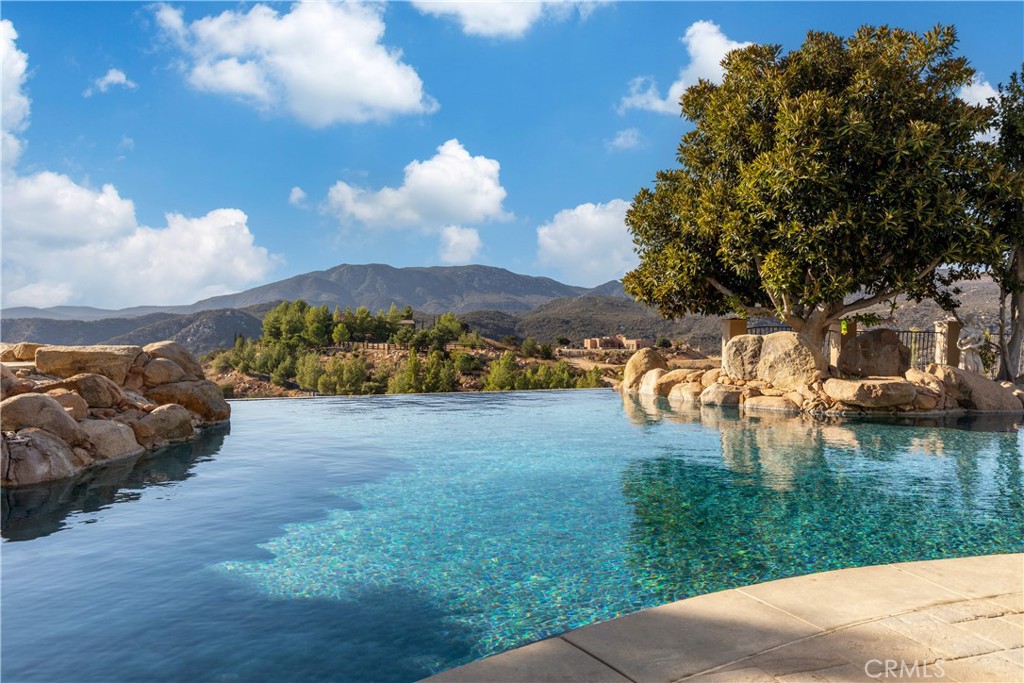 38760 Vista Del Bosque