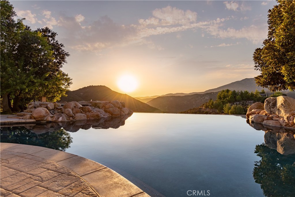 38760 Vista Del Bosque