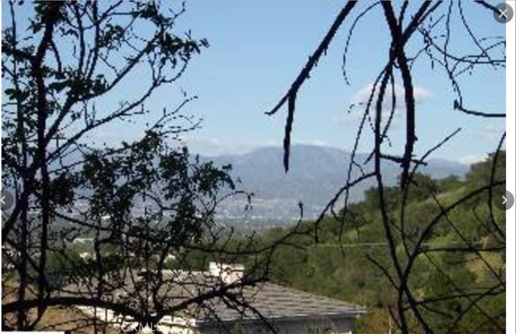 3747 Camino De La Cumbre