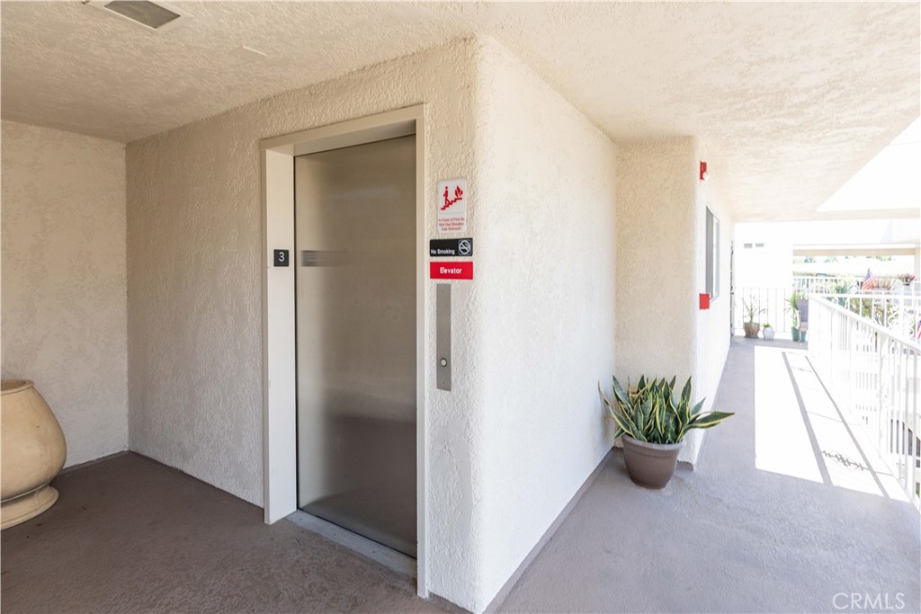 2386 Via Mariposa W 3G