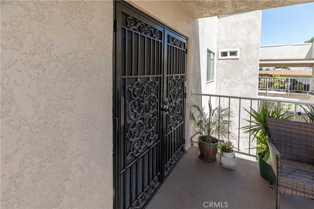 2386 Via Mariposa W 3G