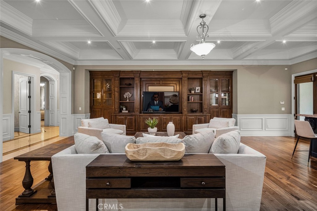 1122 S Santa Anita Avenue