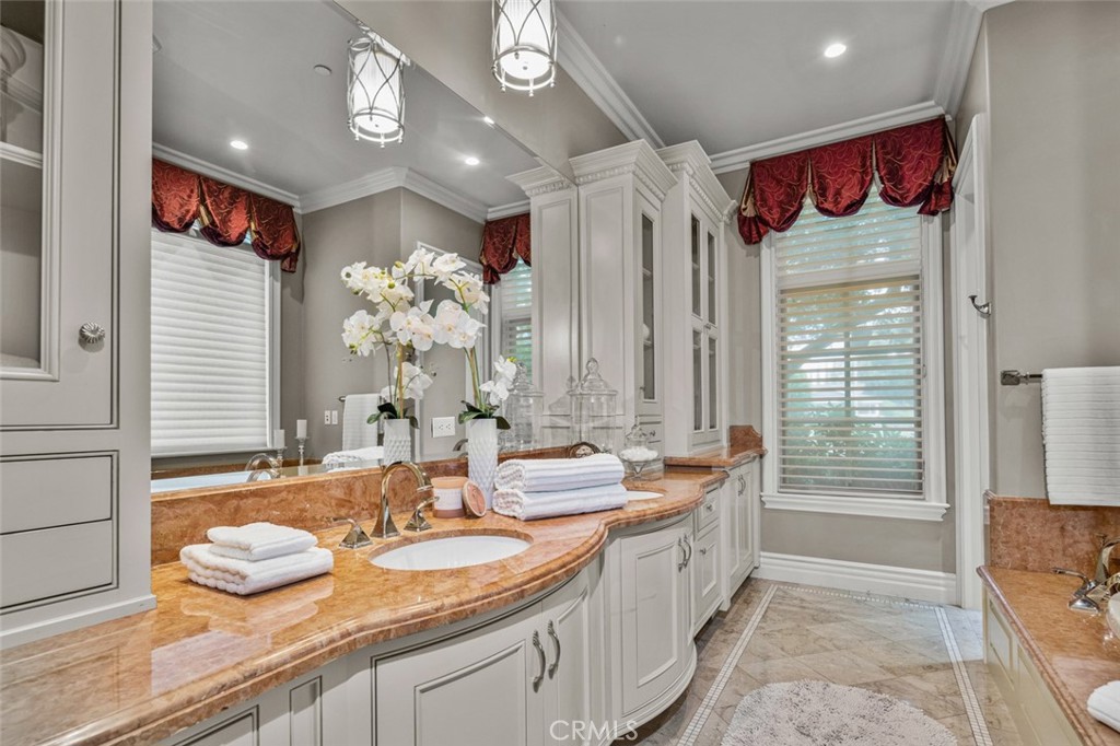 1122 S Santa Anita Avenue