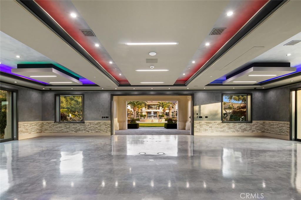 61 Palm Hill Lane