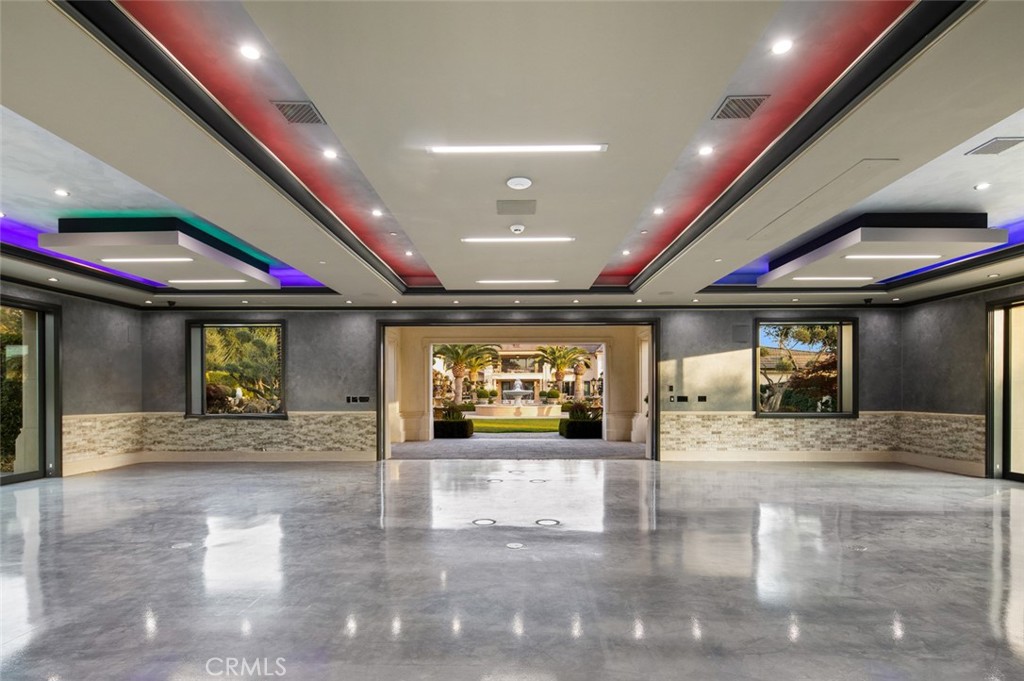 61 Palm Hill Lane