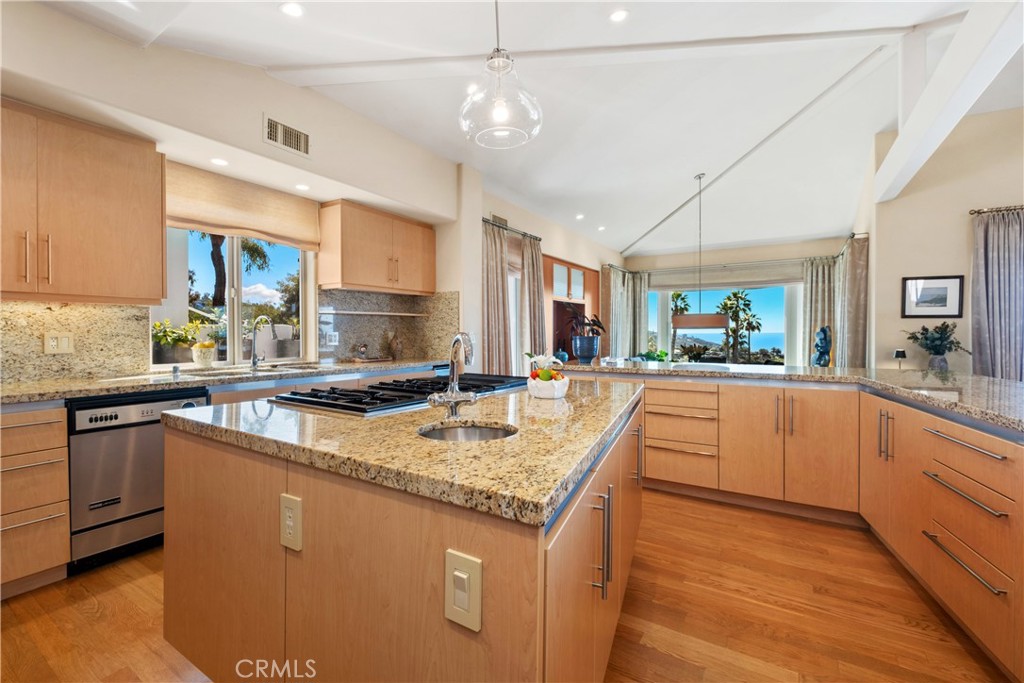 1598 Skyline Drive