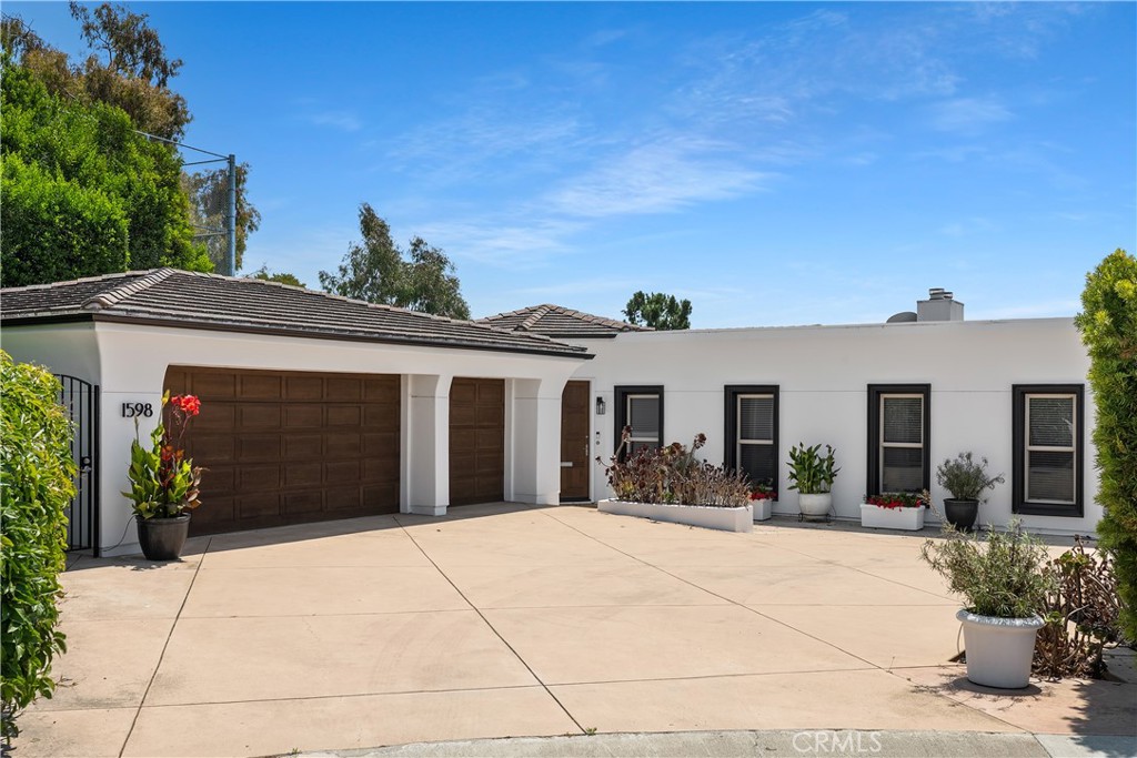 1598 Skyline Drive