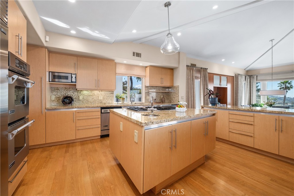 1598 Skyline Drive