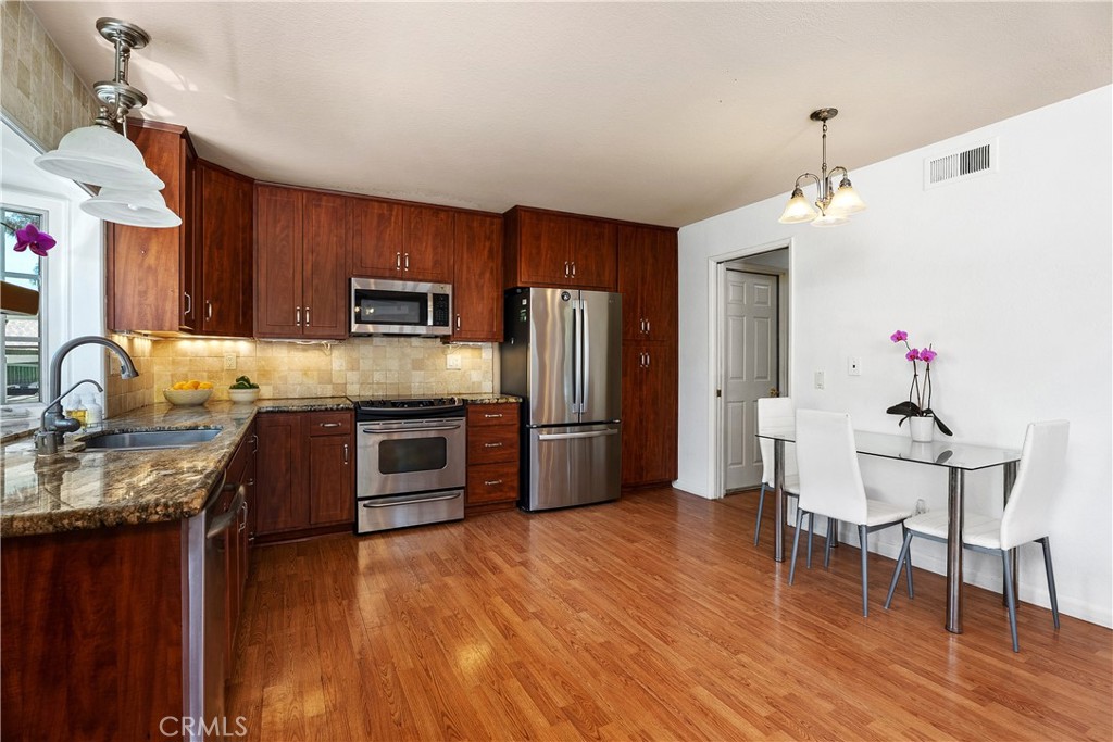 2320 W Beverly Drive