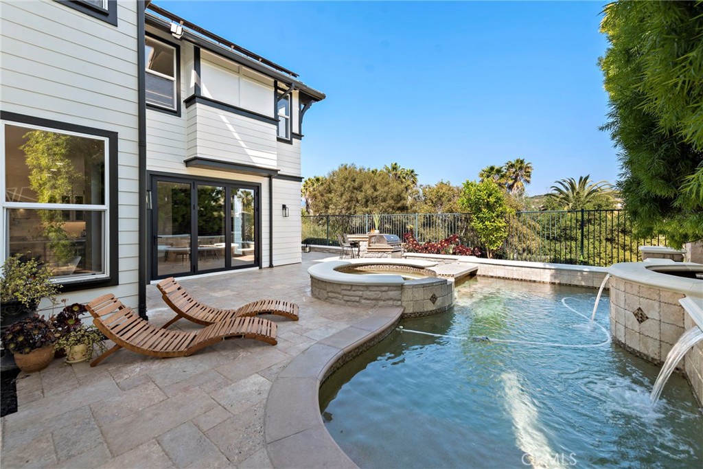 34 Vela Court