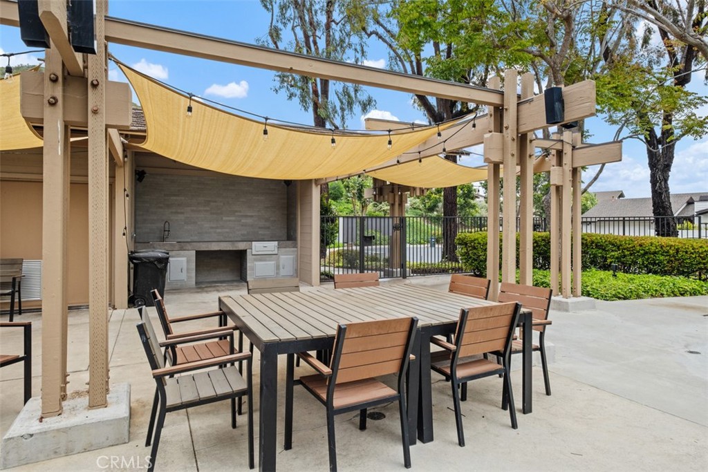 14 Woodsong Drive