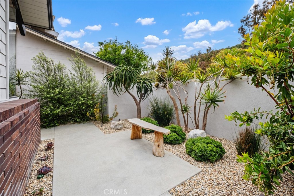 14 Woodsong Drive