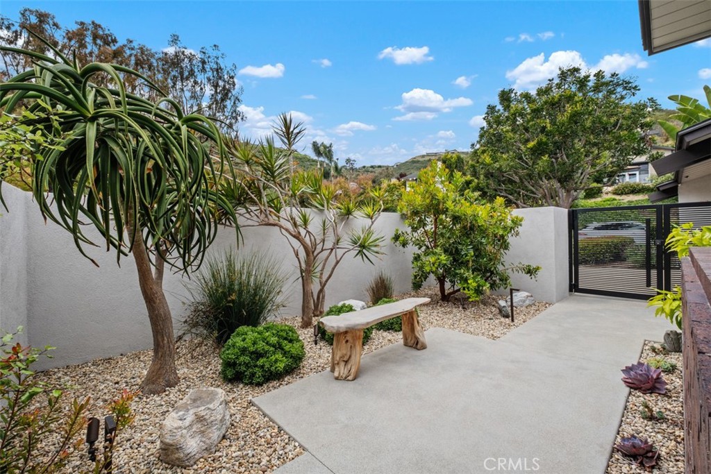 14 Woodsong Drive