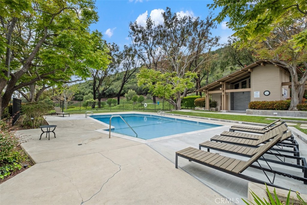 14 Woodsong Drive