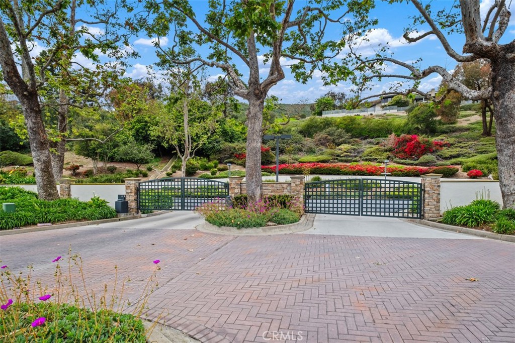 14 Woodsong Drive