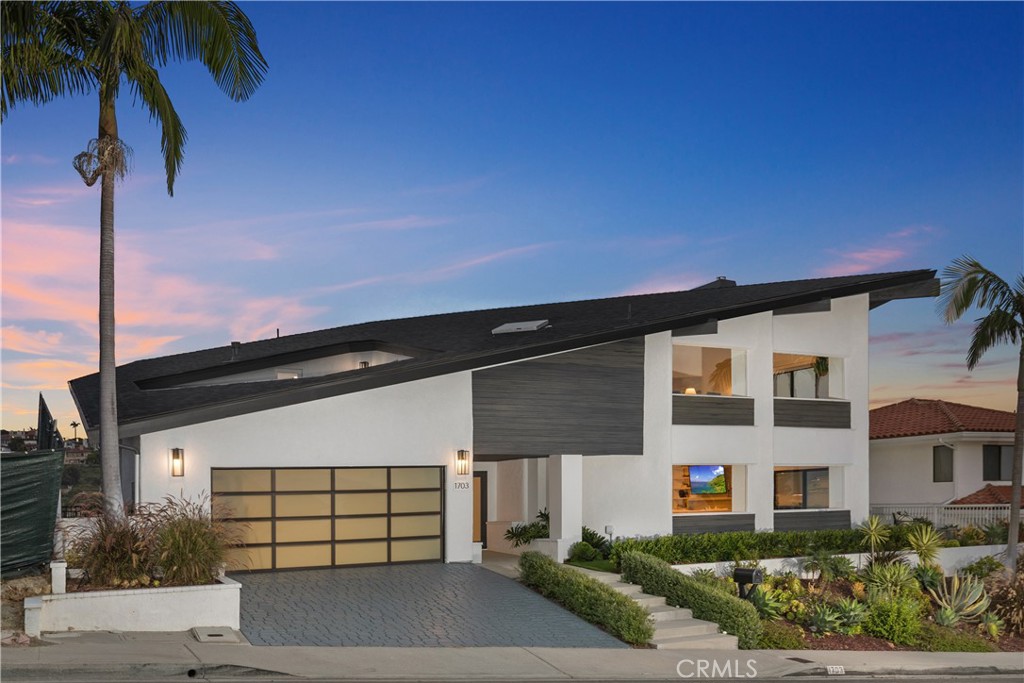 1703 Avenida Salvador