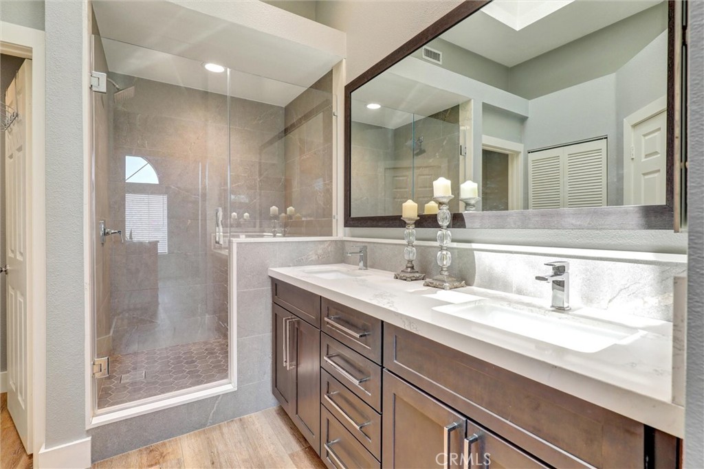 25072 Leucadia Street E