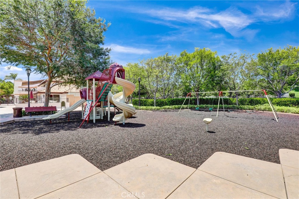 25072 Leucadia Street E