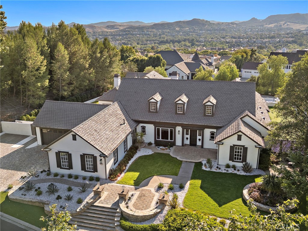 1 Falconridge Drive