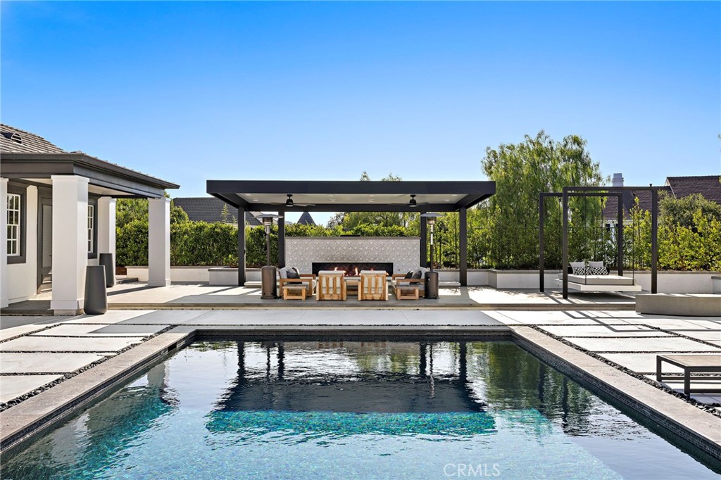 1 Falconridge Drive