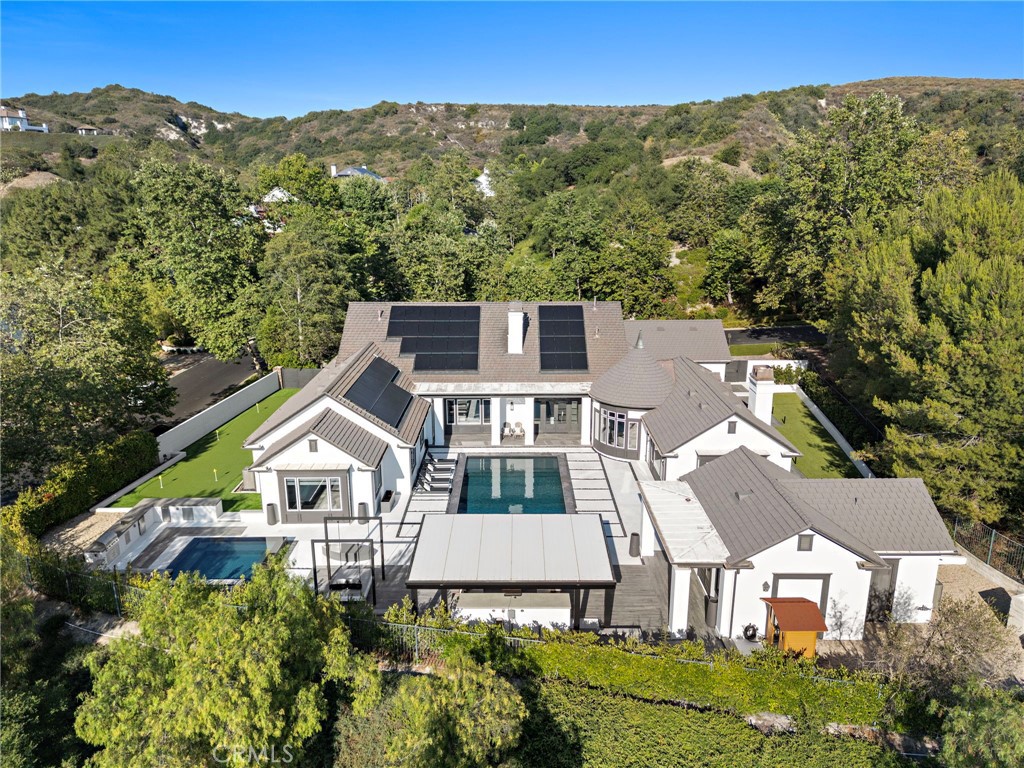 1 Falconridge Drive