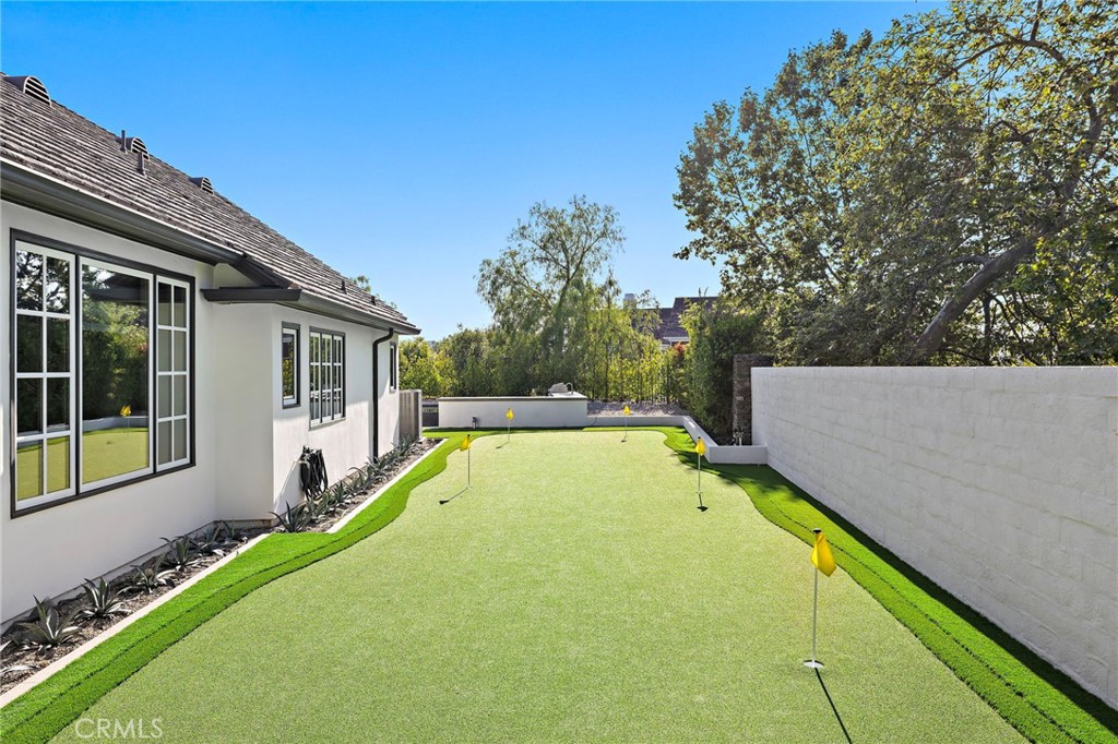 1 Falconridge Drive