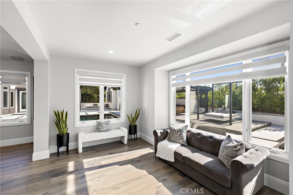 1 Falconridge Drive