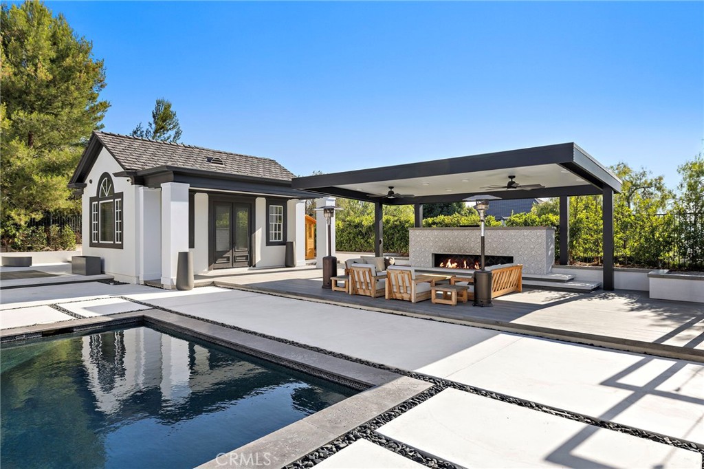 1 Falconridge Drive
