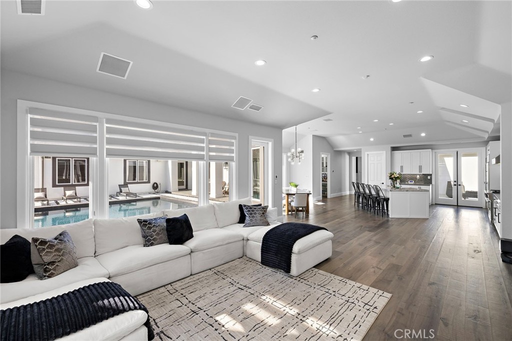 1 Falconridge Drive