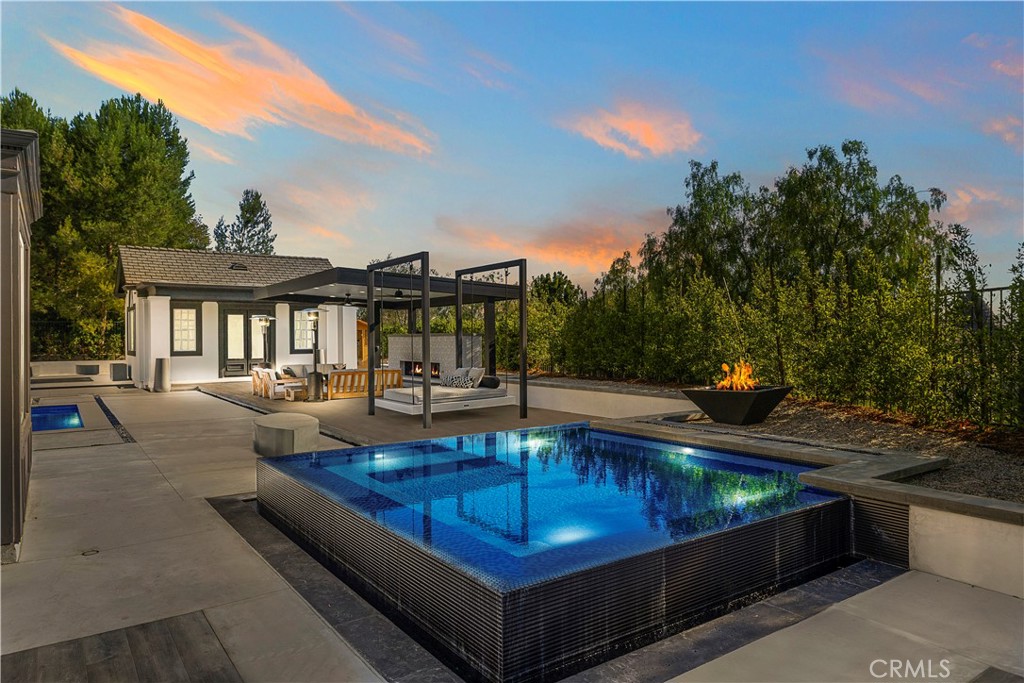 1 Falconridge Drive