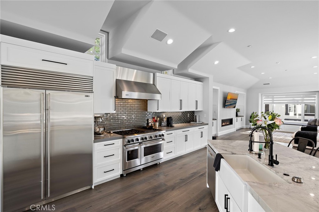 1 Falconridge Drive