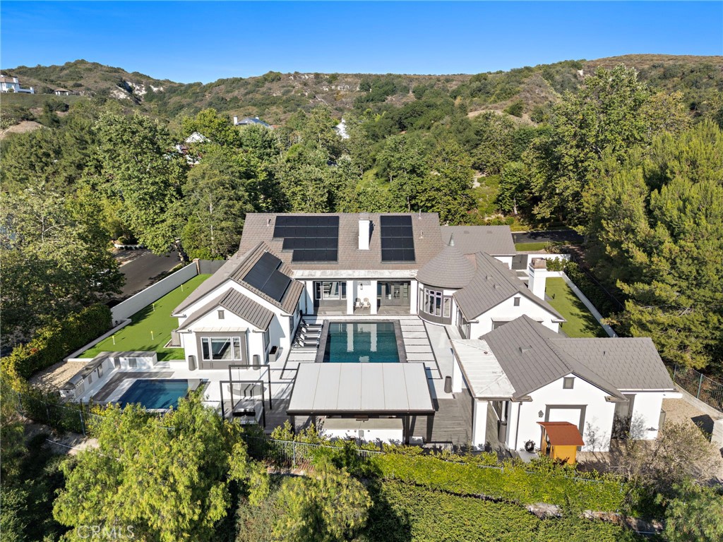 1 Falconridge Drive