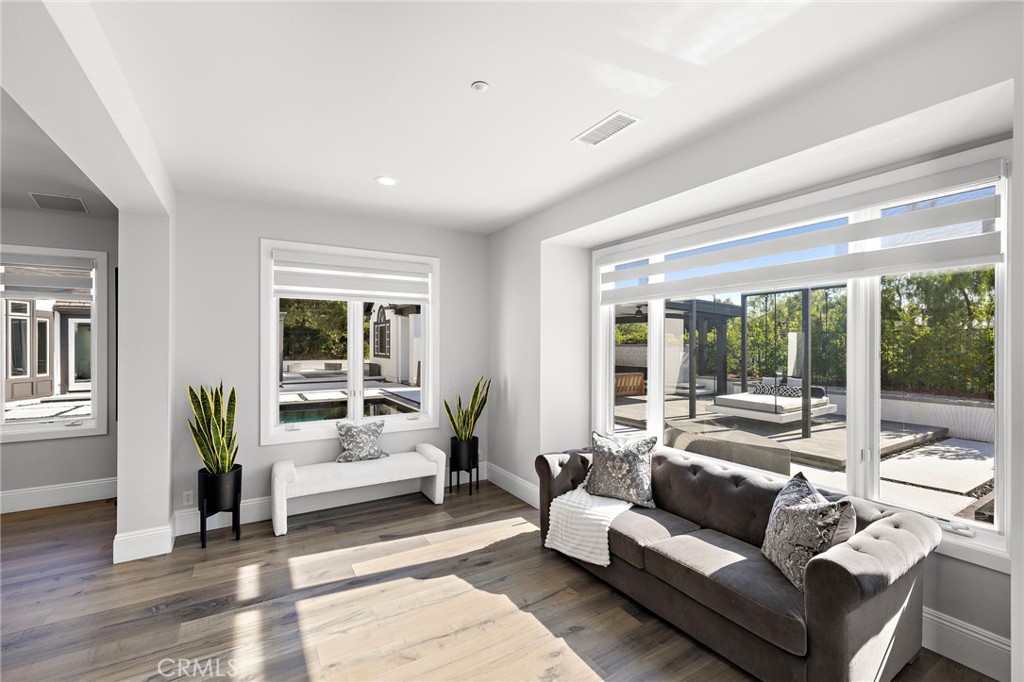 1 Falconridge Drive