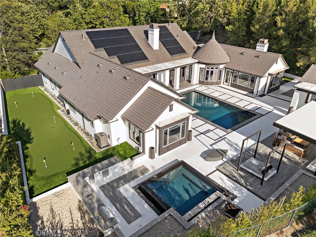 1 Falconridge Drive