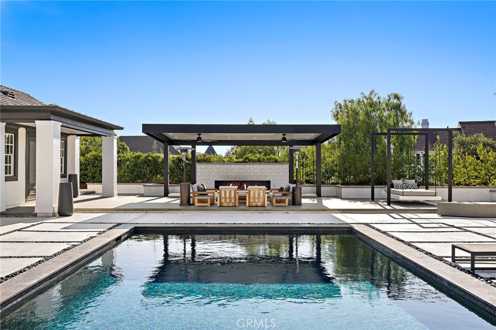 1 Falconridge Drive