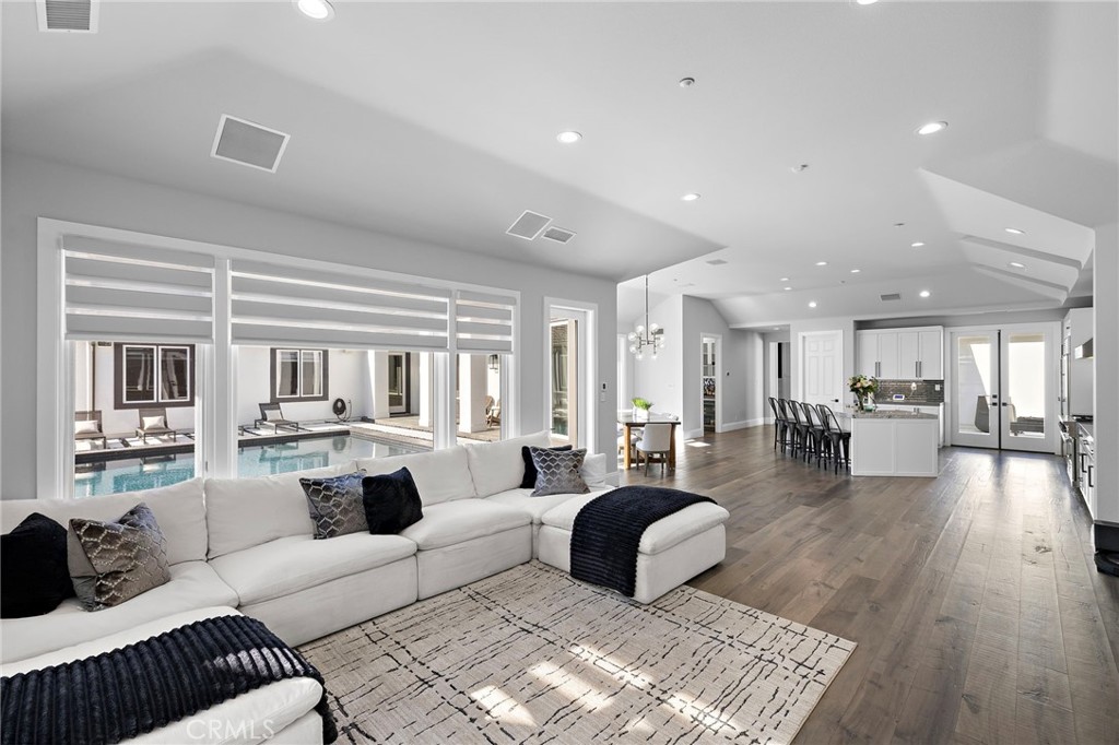 1 Falconridge Drive