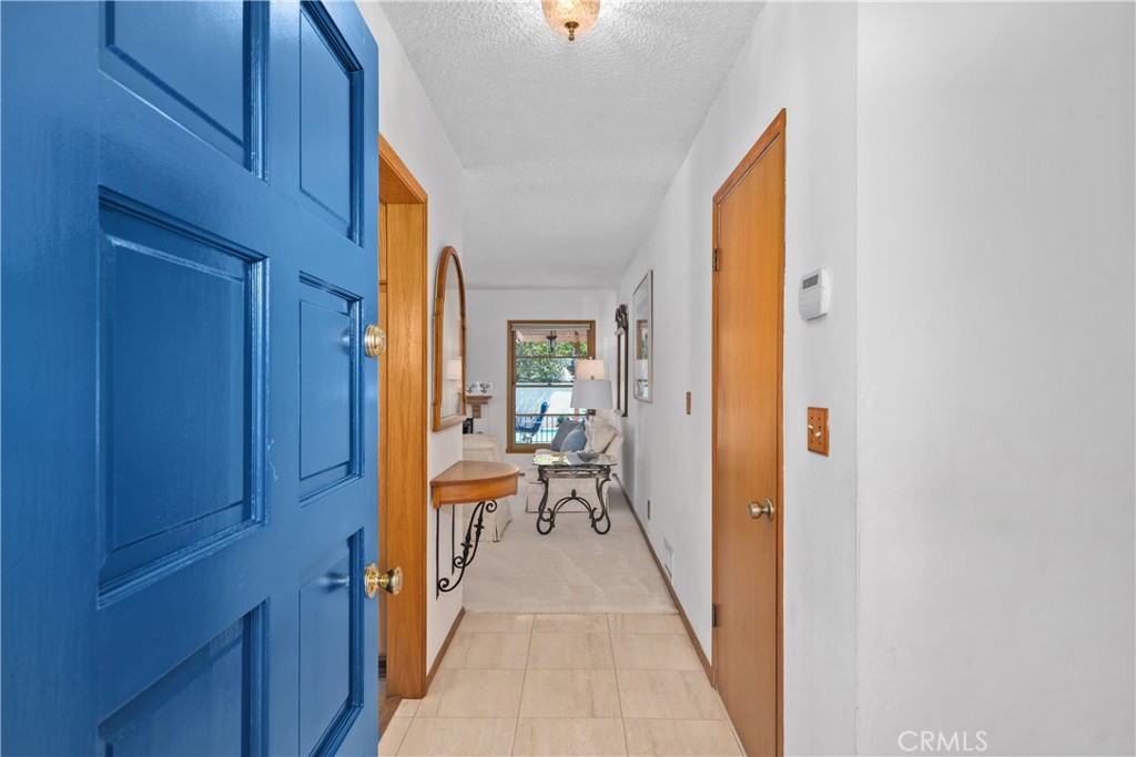 1327 E Kenwood Avenue