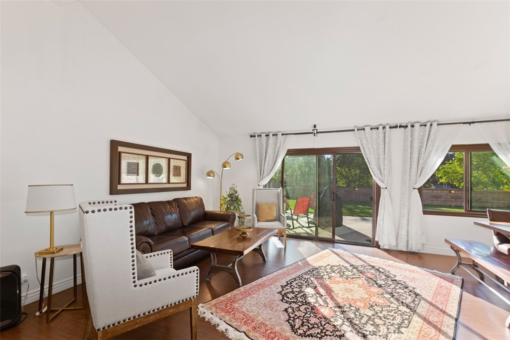 24911 Via Santa Cruz