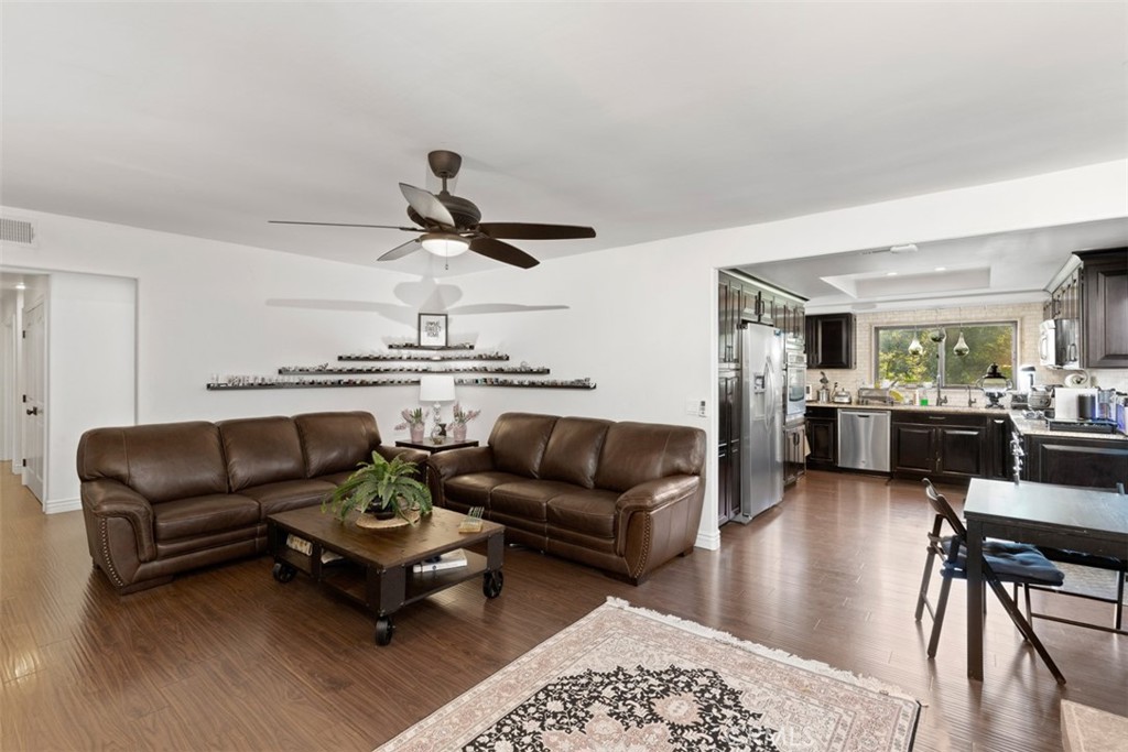 24911 Via Santa Cruz