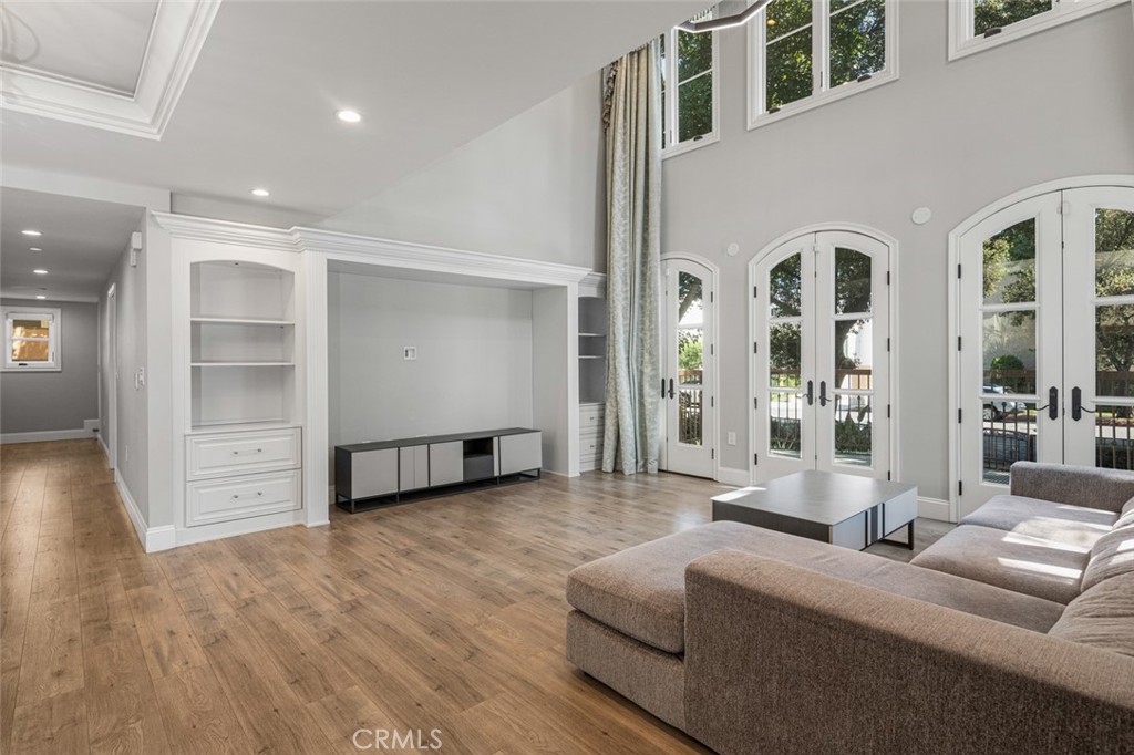 188 S Sierra Madre Boulevard 8