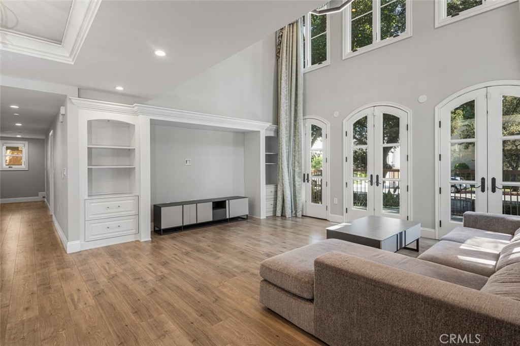 188 S Sierra Madre Boulevard 8