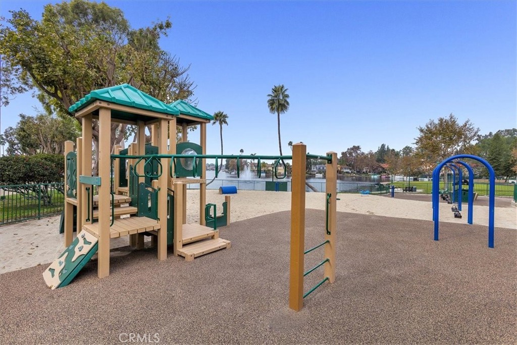 24946 Ravenswood