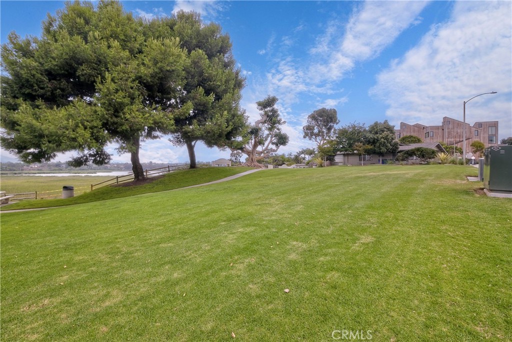 543 LAGUNA Drive