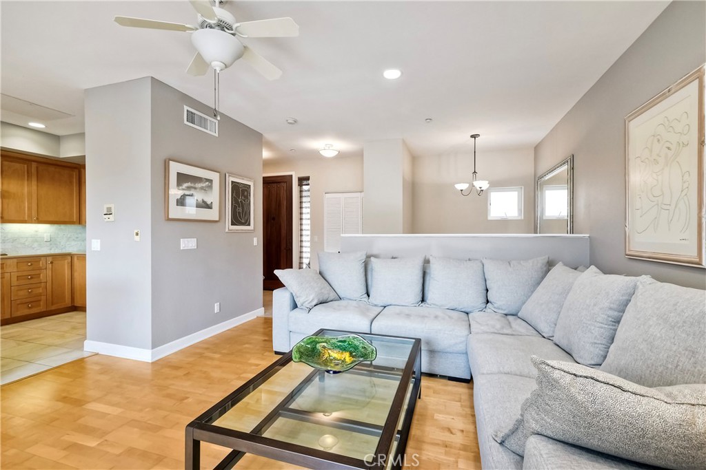 543 LAGUNA Drive
