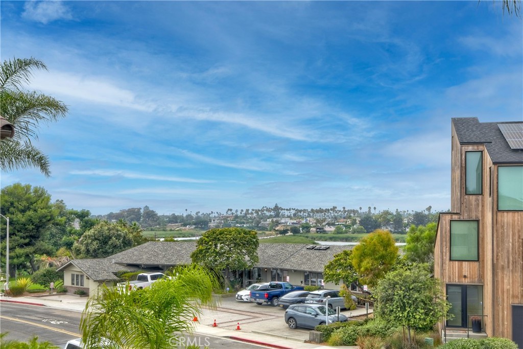 543 LAGUNA Drive