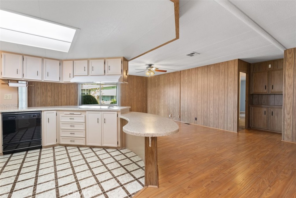14000 Lake View Dr